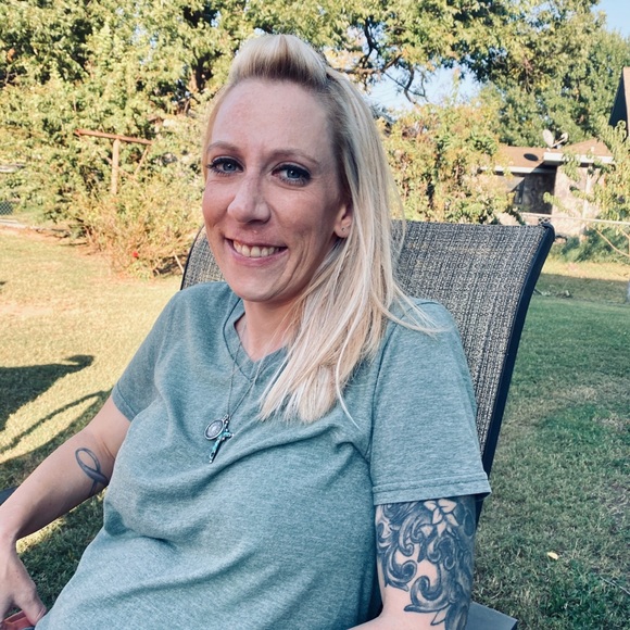 Meet your Posher, Jo - Picture 2 of 3